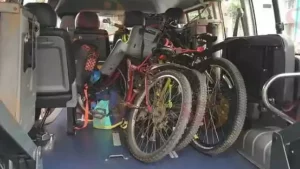 toyota hiace hiroof singapore maxi cab bicycle transport three bicycles in bicycle taxi