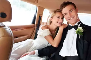 bookmaxicab singapore maxi cab hourly charter service wedding couple in maxi cab