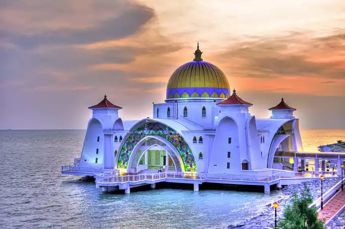 malaysia melaka straits mosque